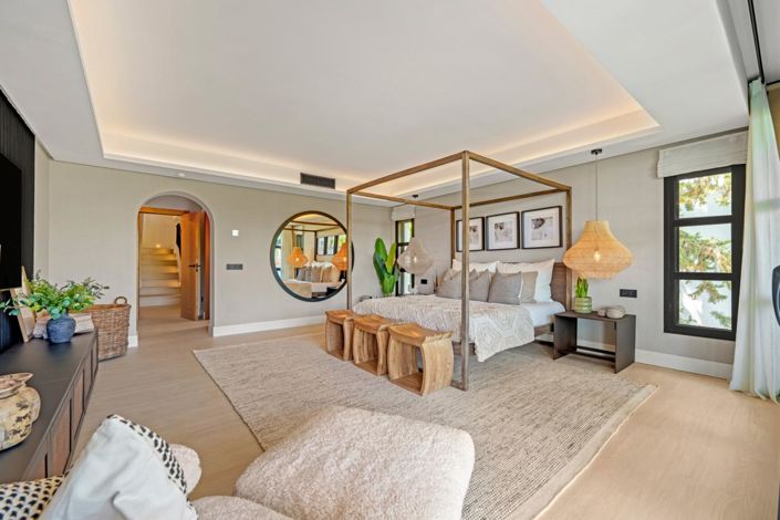 Image No.26-6 Bed Property for sale