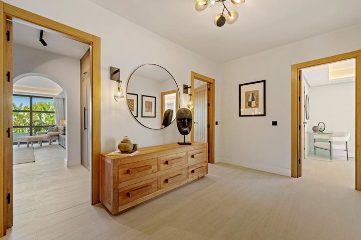 Image No.28-6 Bed Property for sale