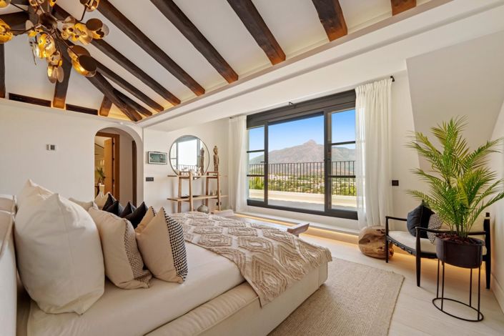 Image No.32-6 Bed Property for sale