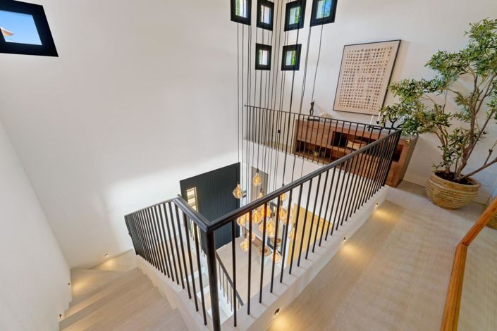 Image No.33-6 Bed Property for sale