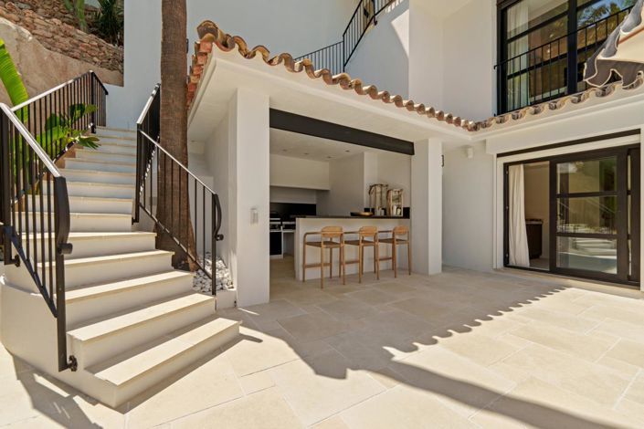 Image No.35-6 Bed Property for sale