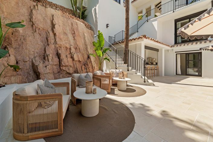 Image No.36-6 Bed Property for sale