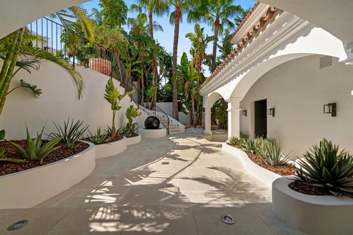 Image No.53-6 Bed Property for sale