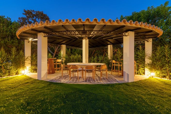 Image No.6-6 Bed Property for sale