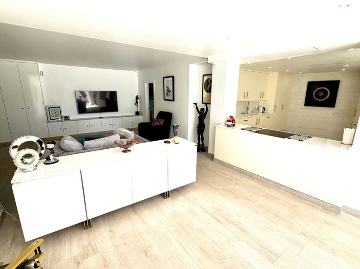 Image No.8-5 Bed Property for sale