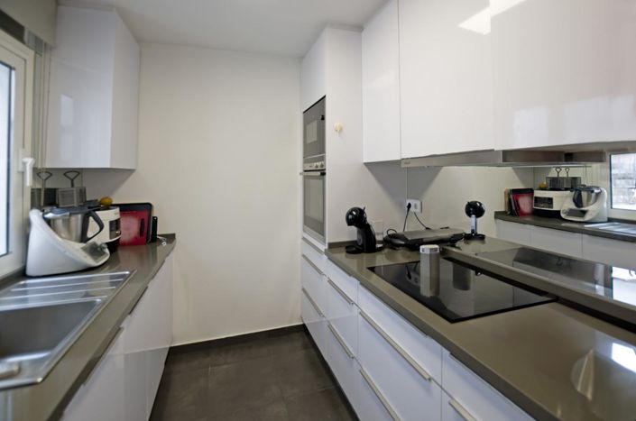 Image No.12-3 Bed Property for sale