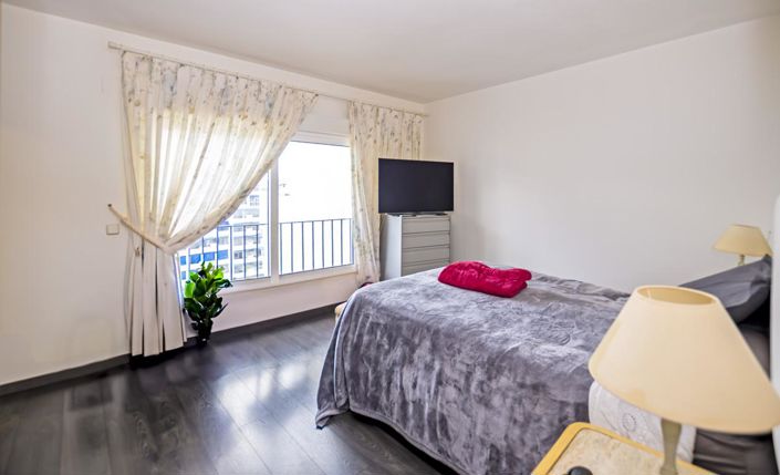 Image No.24-3 Bed Property for sale