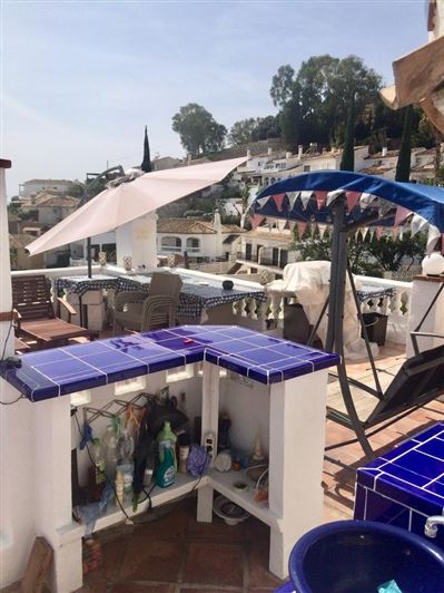 Image No.12-7 Bed Property for sale