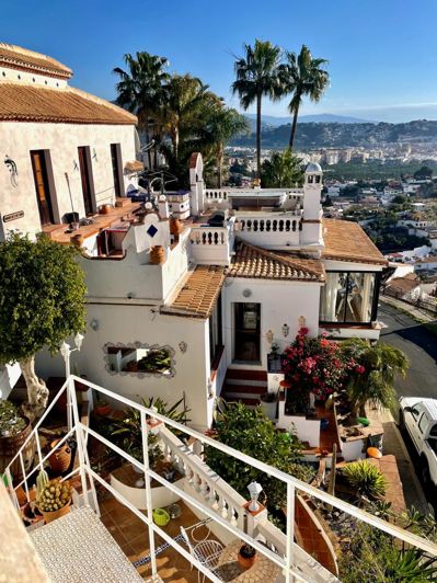 Image No.13-7 Bed Property for sale