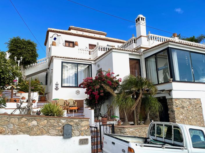 Image No.37-7 Bed Property for sale