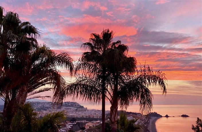 Image No.47-7 Bed Property for sale