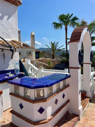 Image No.5-7 Bed Property for sale