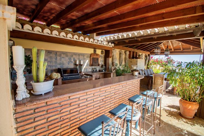 Image No.12-4 Bed Property for sale