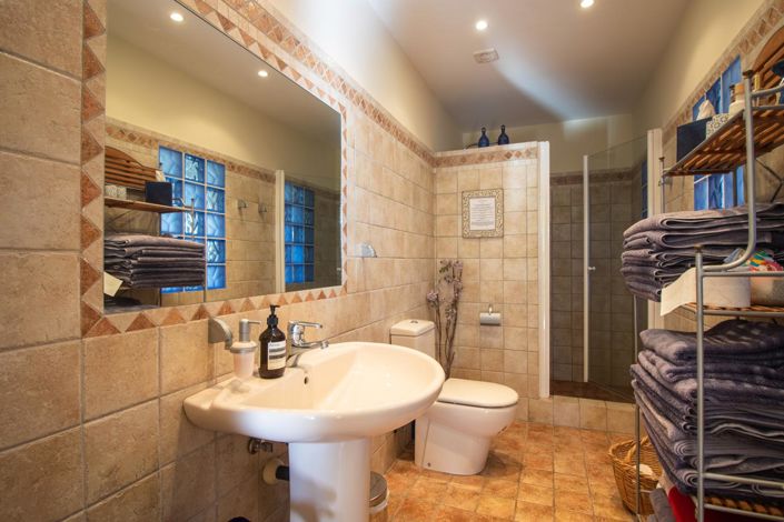 Image No.23-4 Bed Property for sale