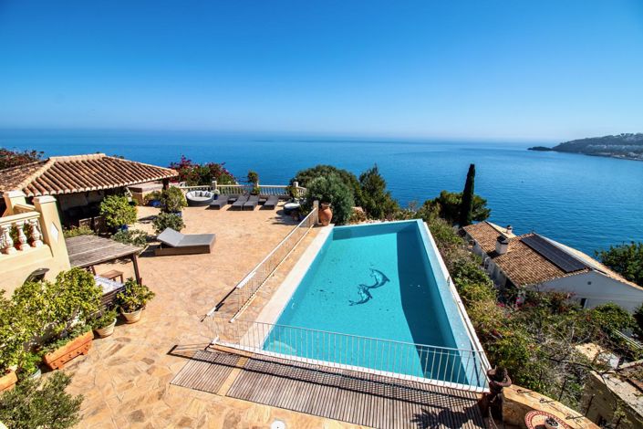 Image No.40-4 Bed Property for sale