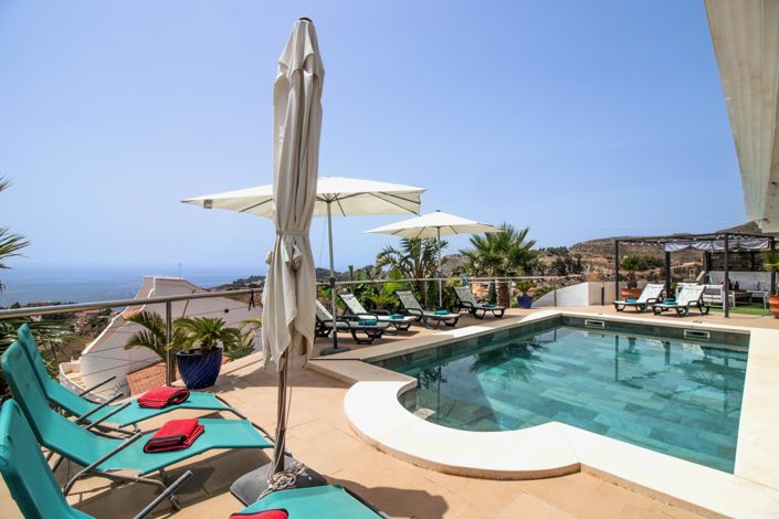 Image No.1-5 Bed Property for sale