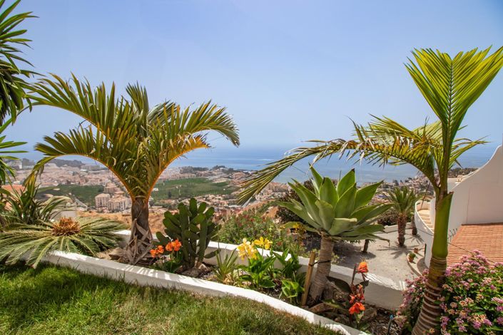 Image No.12-5 Bed Property for sale