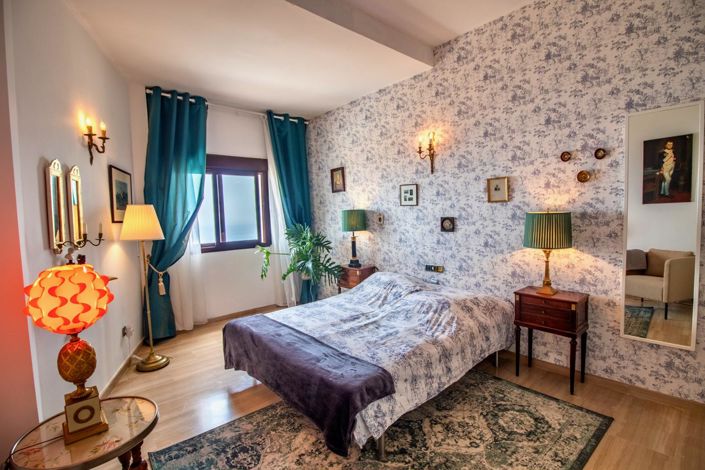 Image No.15-5 Bed Property for sale