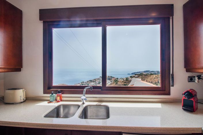 Image No.27-5 Bed Property for sale