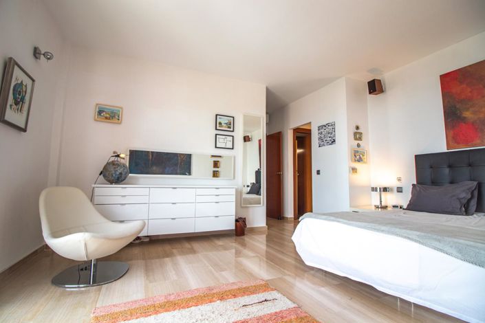 Image No.52-5 Bed Property for sale