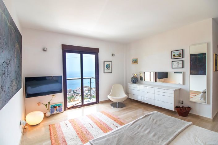 Image No.53-5 Bed Property for sale