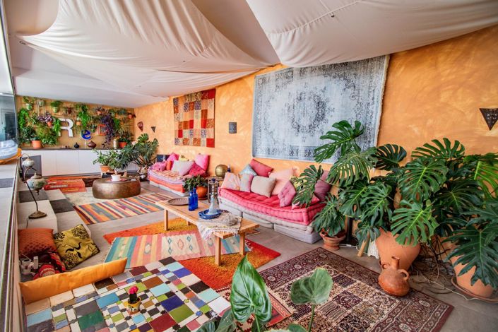 Image No.8-5 Bed Property for sale