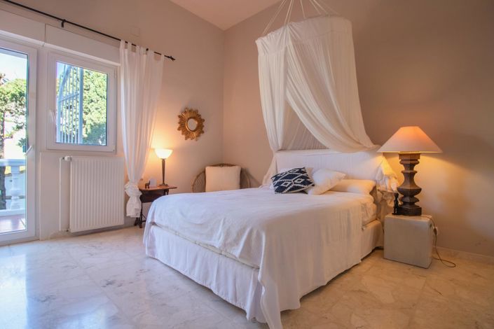 Image No.24-5 Bed Property for sale