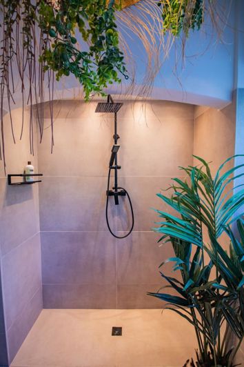 Image No.27-5 Bed Property for sale