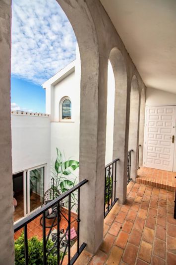 Image No.35-5 Bed Property for sale