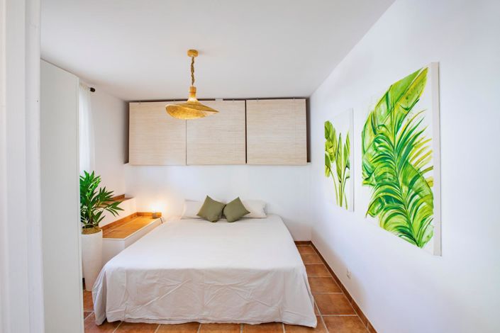 Image No.47-5 Bed Property for sale