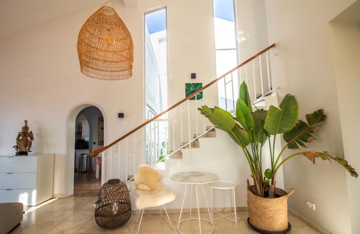 Image No.5-5 Bed Property for sale