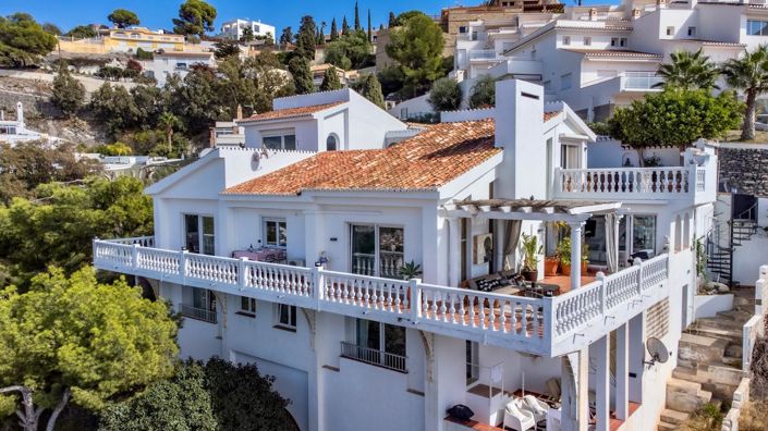 Image No.8-5 Bed Property for sale