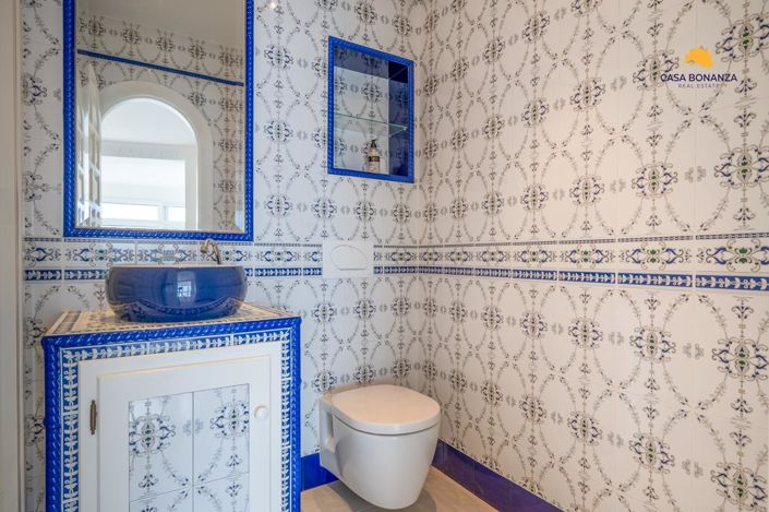 Image No.25-4 Bed Property for sale