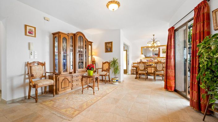 Image No.17-4 Bed Property for sale