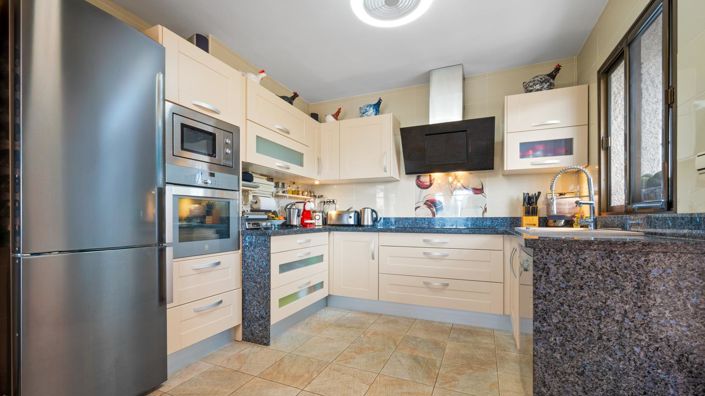 Image No.21-4 Bed Property for sale