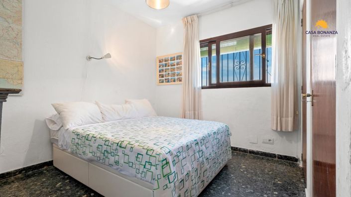 Image No.15-5 Bed Property for sale