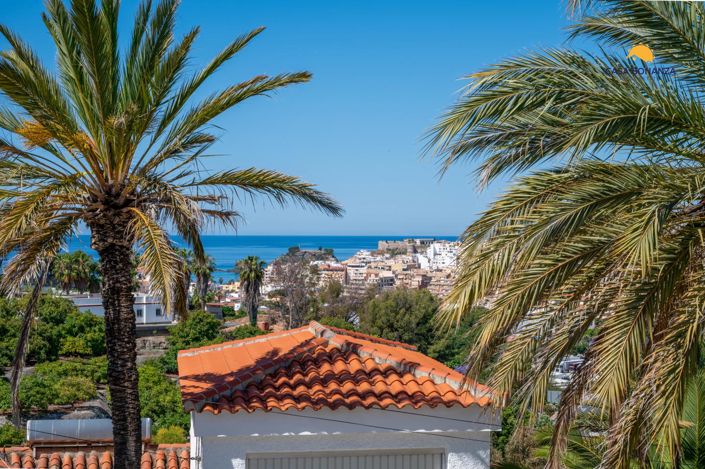 Image No.23-5 Bed Property for sale