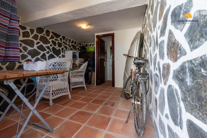 Image No.6-5 Bed Property for sale