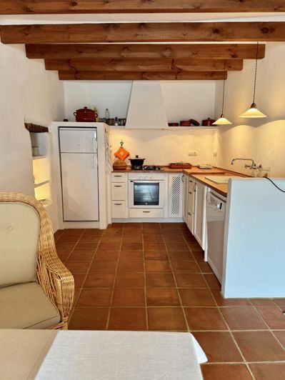 Image No.10-1 Bed Property for sale