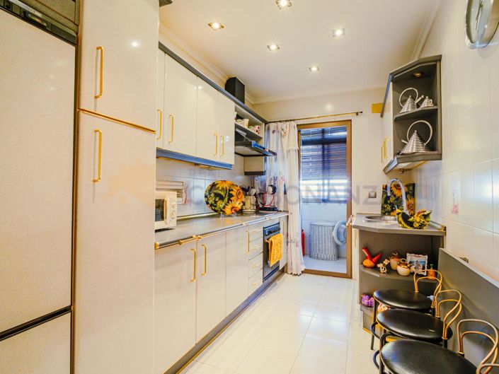 Image No.26-3 Bed Property for sale