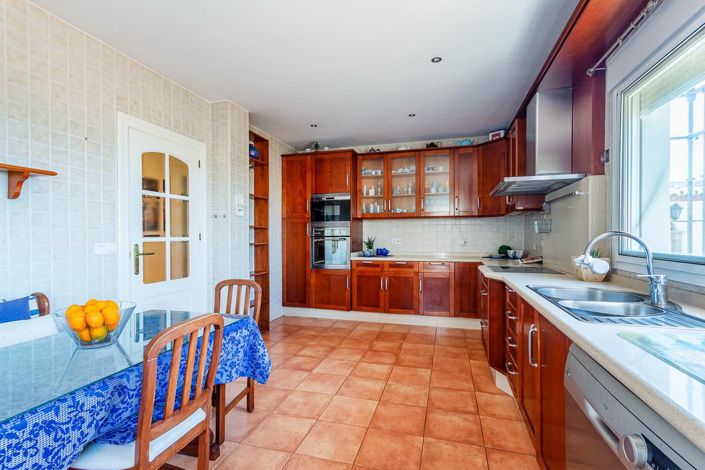 Image No.11-4 Bed Property for sale