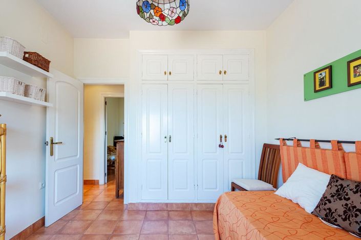 Image No.16-4 Bed Property for sale