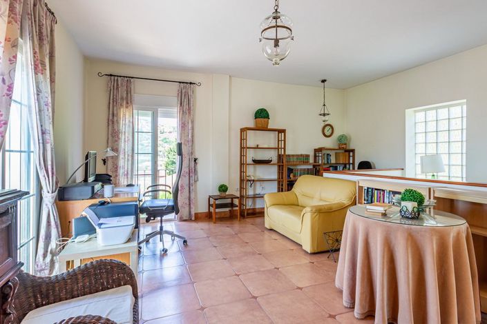 Image No.21-4 Bed Property for sale