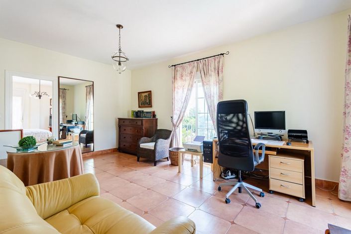 Image No.22-4 Bed Property for sale