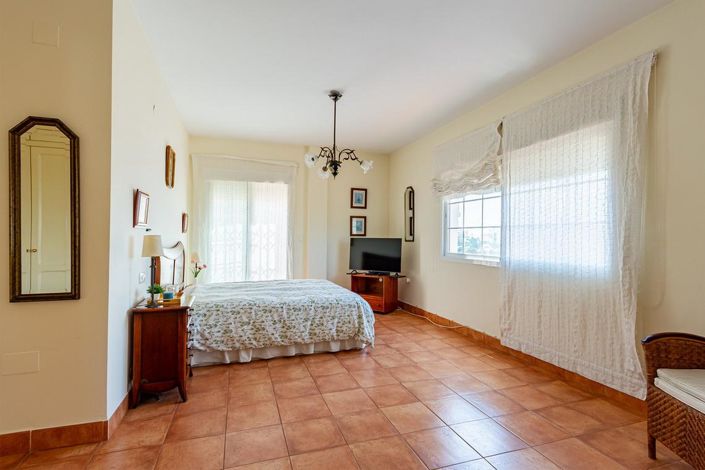 Image No.23-4 Bed Property for sale