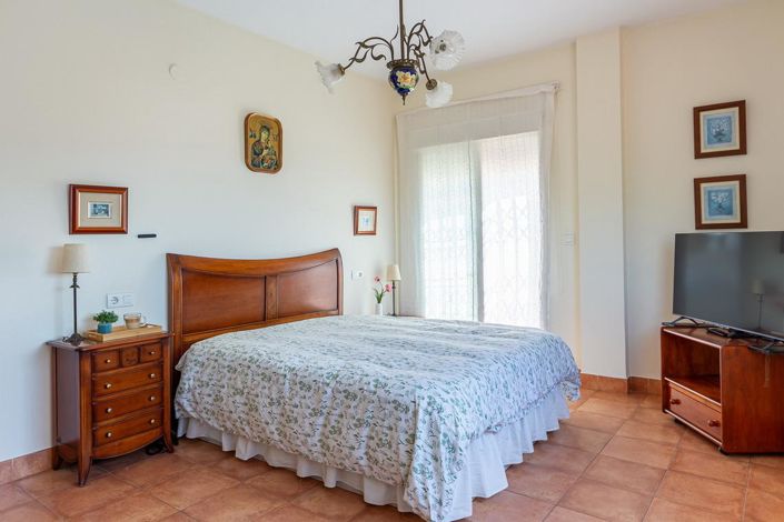 Image No.24-4 Bed Property for sale