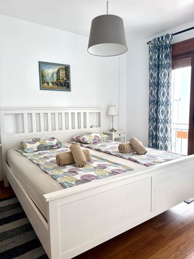 Image No.21-3 Bed Property for sale