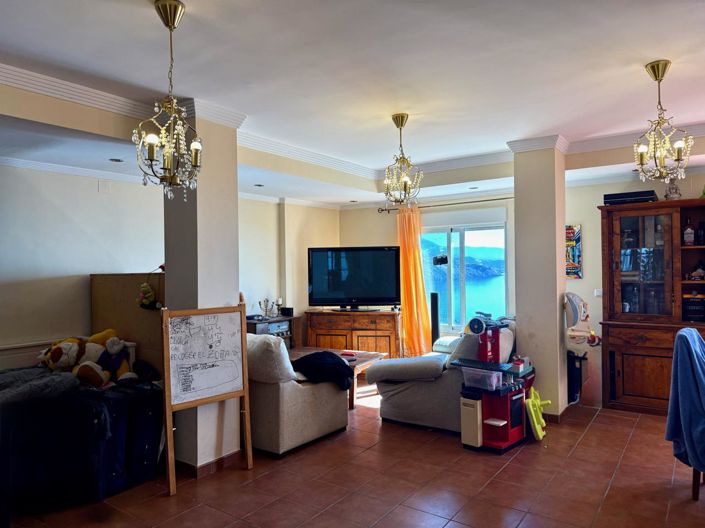 Image No.18-4 Bed Property for sale