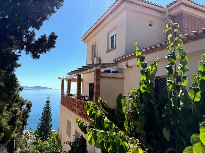 Image No.2-4 Bed Property for sale