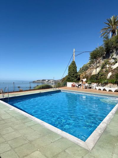 Image No.32-4 Bed Property for sale